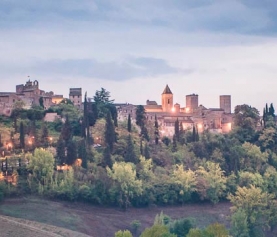 Quanto sei curioso? Quadri di Karina Chechik nel magico borgo di Certaldo Alta